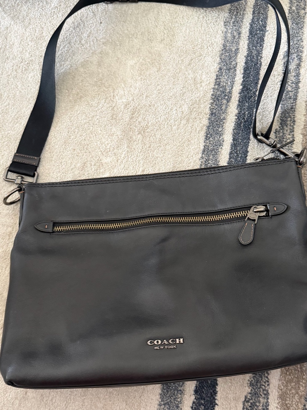 Coach Black Leather Crossbody Bag - Sleek Everyday Carry missing a strap connect